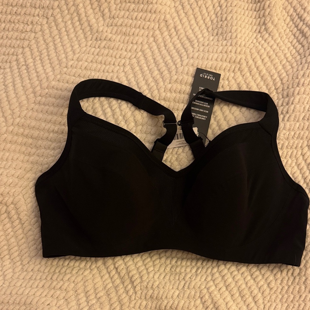 NWT Torrid Active Black Sports Bra SZ 42D